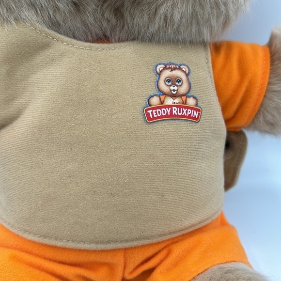Teddy Ruxpin animated singing plush, not the one with cassette player - Picture 4 of 11